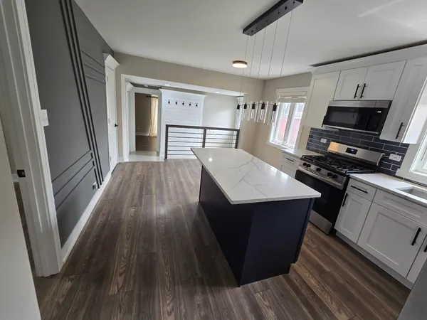 $3,500 | 6024 Birmingham Street, Chicago Ridge, IL 60415