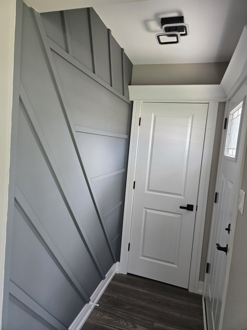 6024 Birmingham Street Chicago Ridge, IL 60415 - Photo 5 of 21 a view of front door