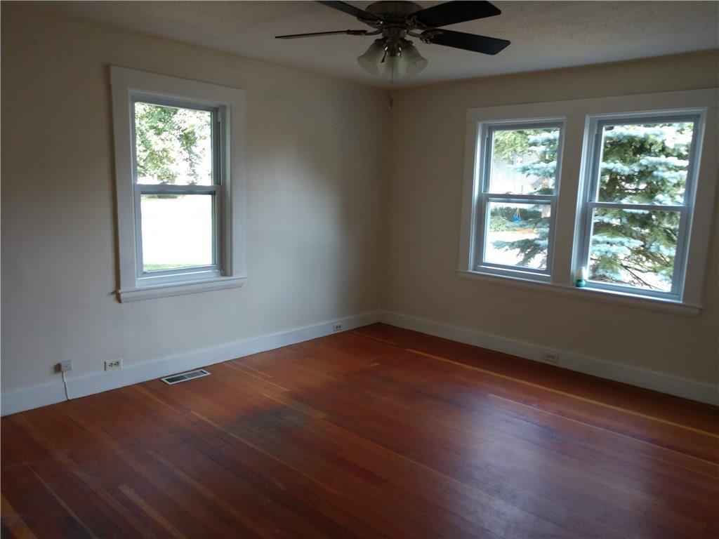 29 Ridgeway Avenue Sanford, ME 04073 - Photo 9 of 22 Living room