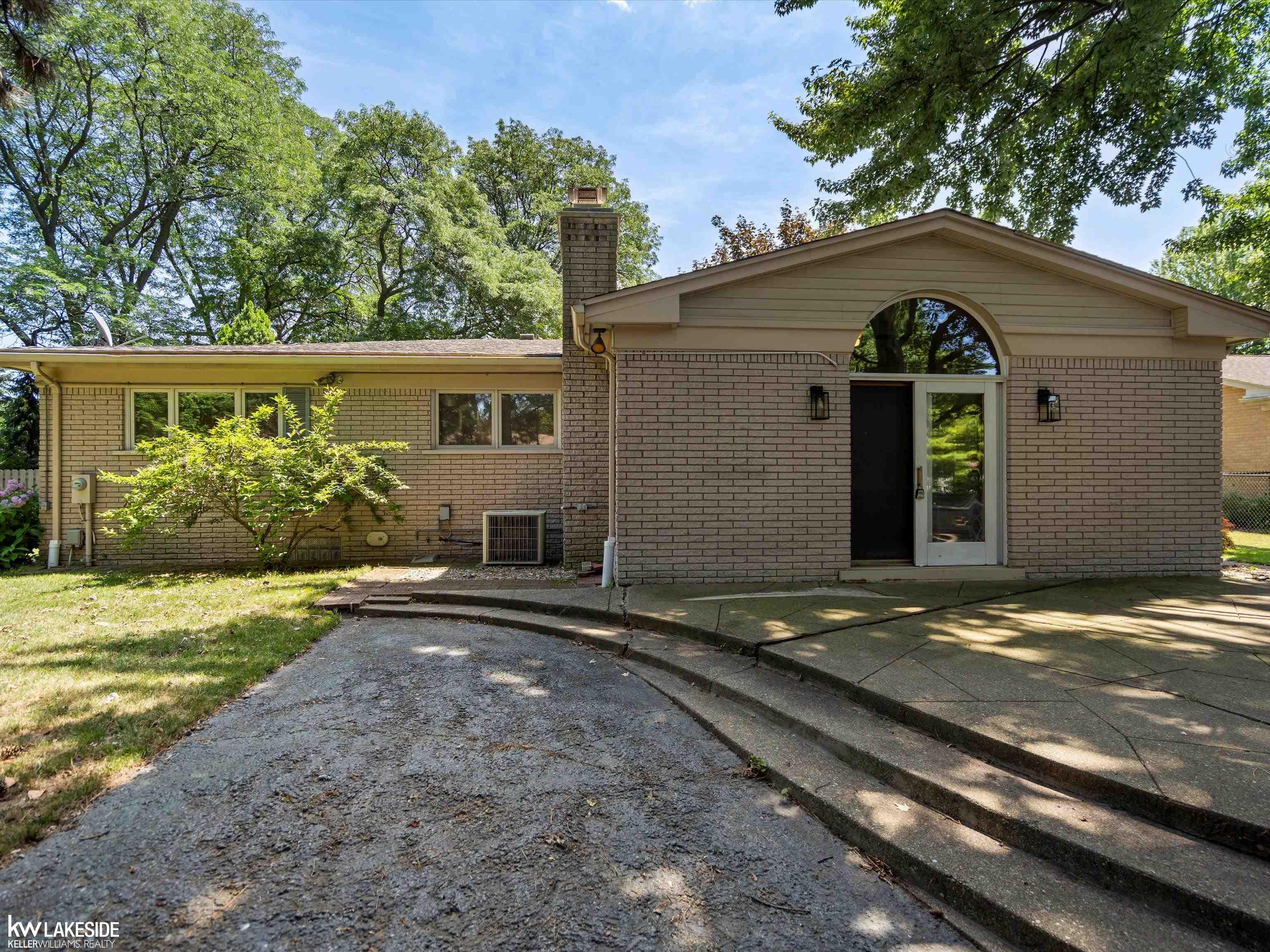 11585 Chicago Road Warren, MI 48093 - Photo 5 of 55