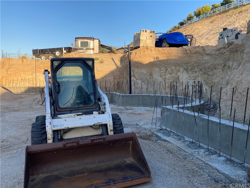 41095 Chaparral Drive Temecula, CA 92592 - Photo 12 of 41 a car parked on the side of the road