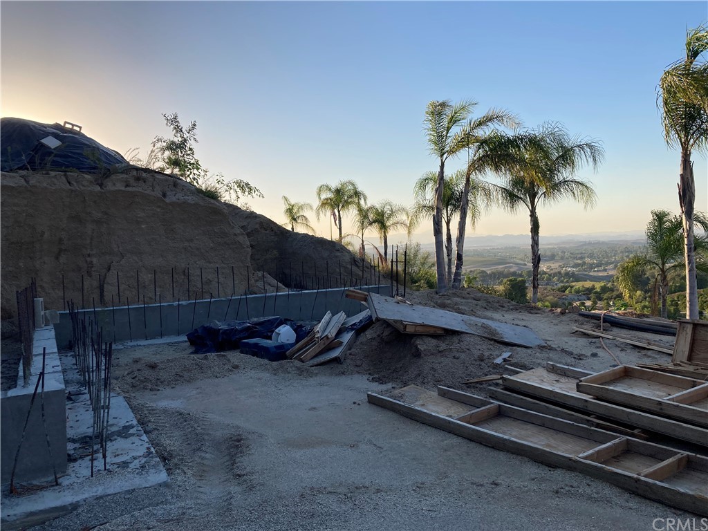 41095 Chaparral Drive Temecula, CA 92592 - Photo 18 of 41 a backyard of a house with lawn chairs under an umbrella