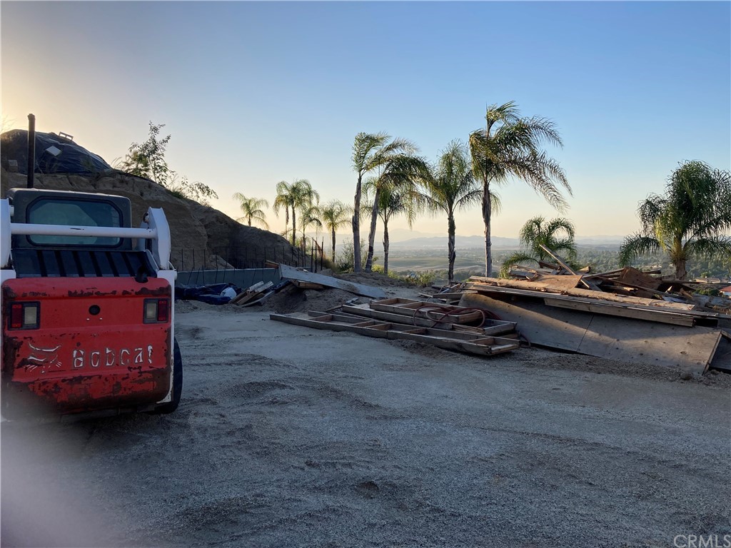 41095 Chaparral Drive Temecula, CA 92592 - Photo 21 of 41 a backyard of a house with barbeque oven table and chairs