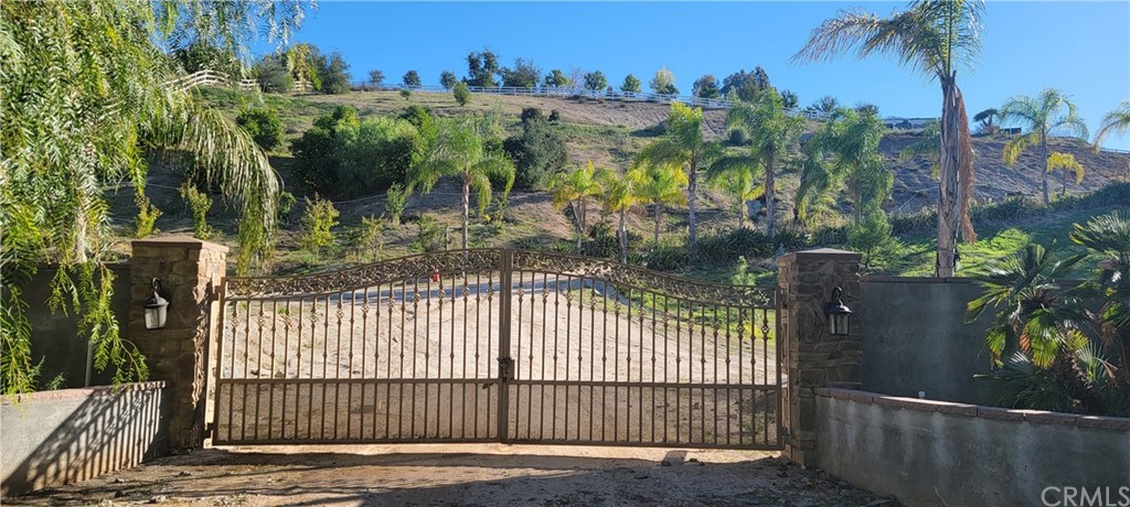 41095 Chaparral Drive Temecula, CA 92592 - Photo 4 of 41 a view of a wrought iron fences