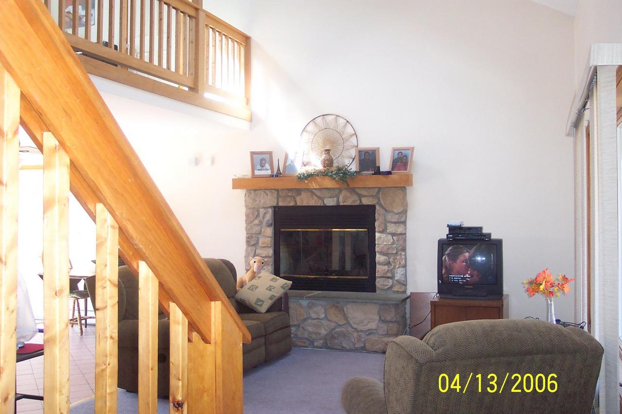 2297 Chatham Road Bushkill, PA 18324 - Photo 7 of 18 Living Room