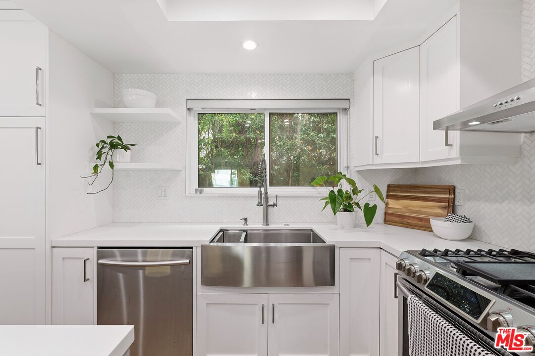 910 19th Street, Unit 101 Santa Monica, CA 90403 - Photo 1 of 46