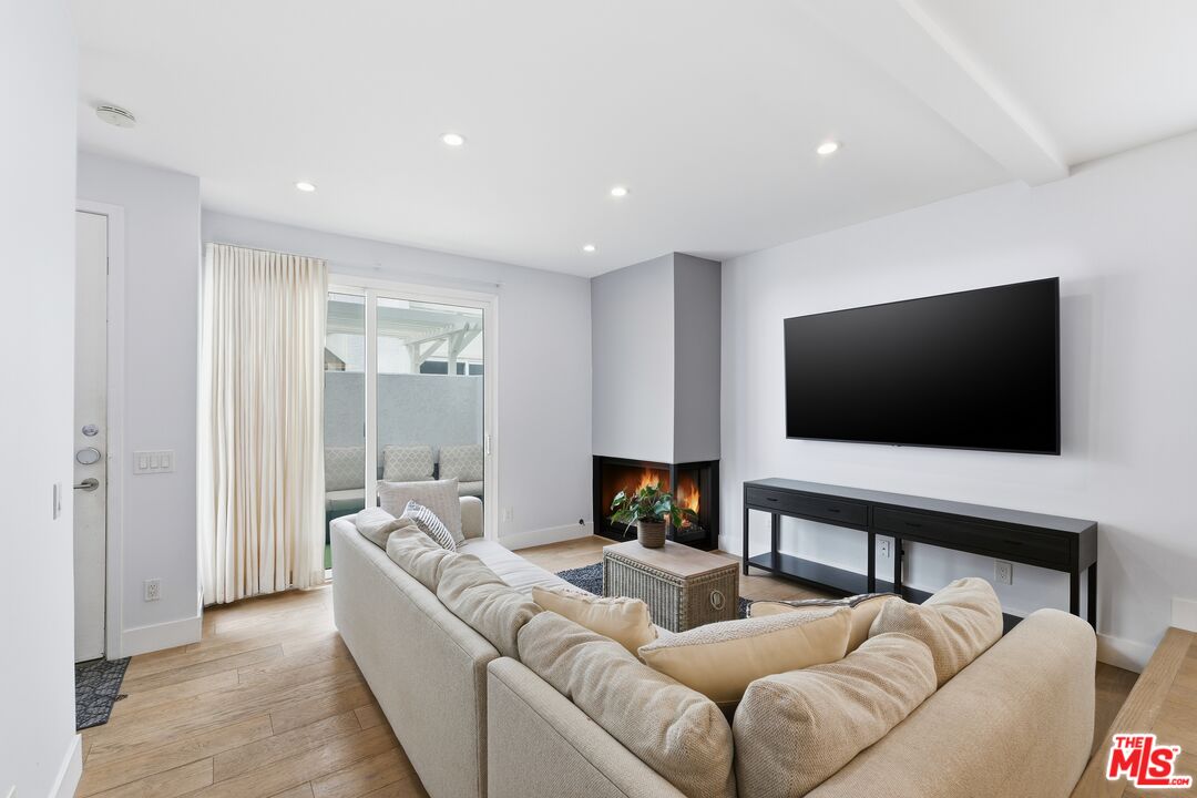 910 19th Street, Unit 101 Santa Monica, CA 90403 - Photo 4 of 46