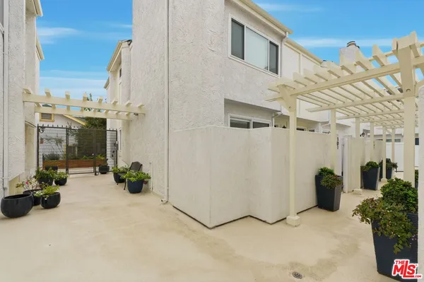 $1,425,000 | 910 19th Street, Unit 101, Santa Monica, CA 90403