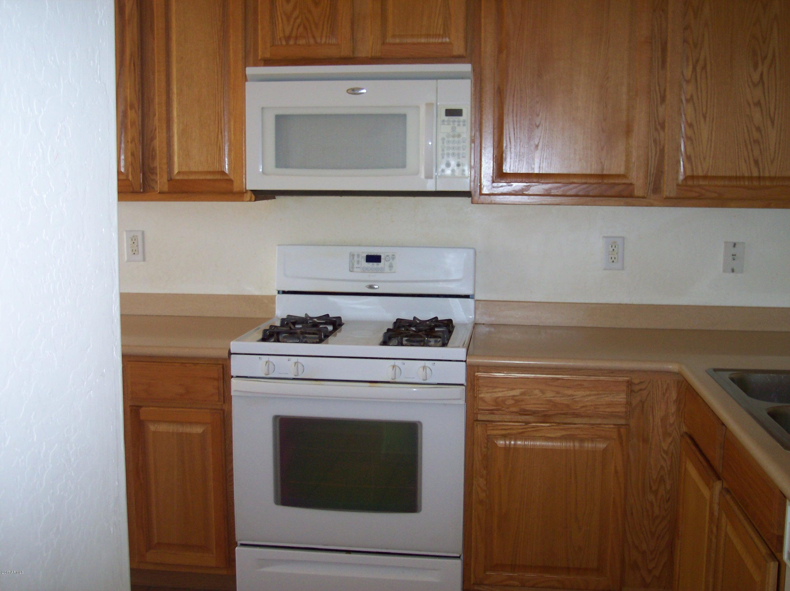 8830 West Payson Road Tolleson, AZ 85353 - Photo 3 of 5 03_Gas Stove