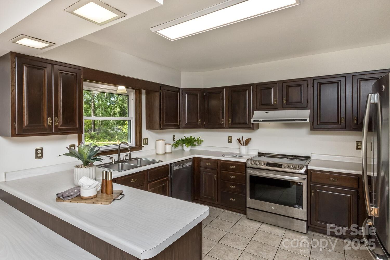 27 Glen Crest Drive Arden, NC 28704 - Photo 11 of 48