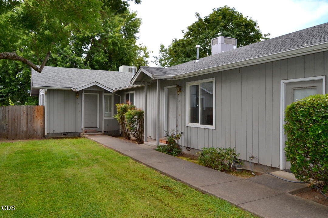 1632 Leonard Road, Unit A & B Grants Pass, OR 97527 - Photo 1 of 19
