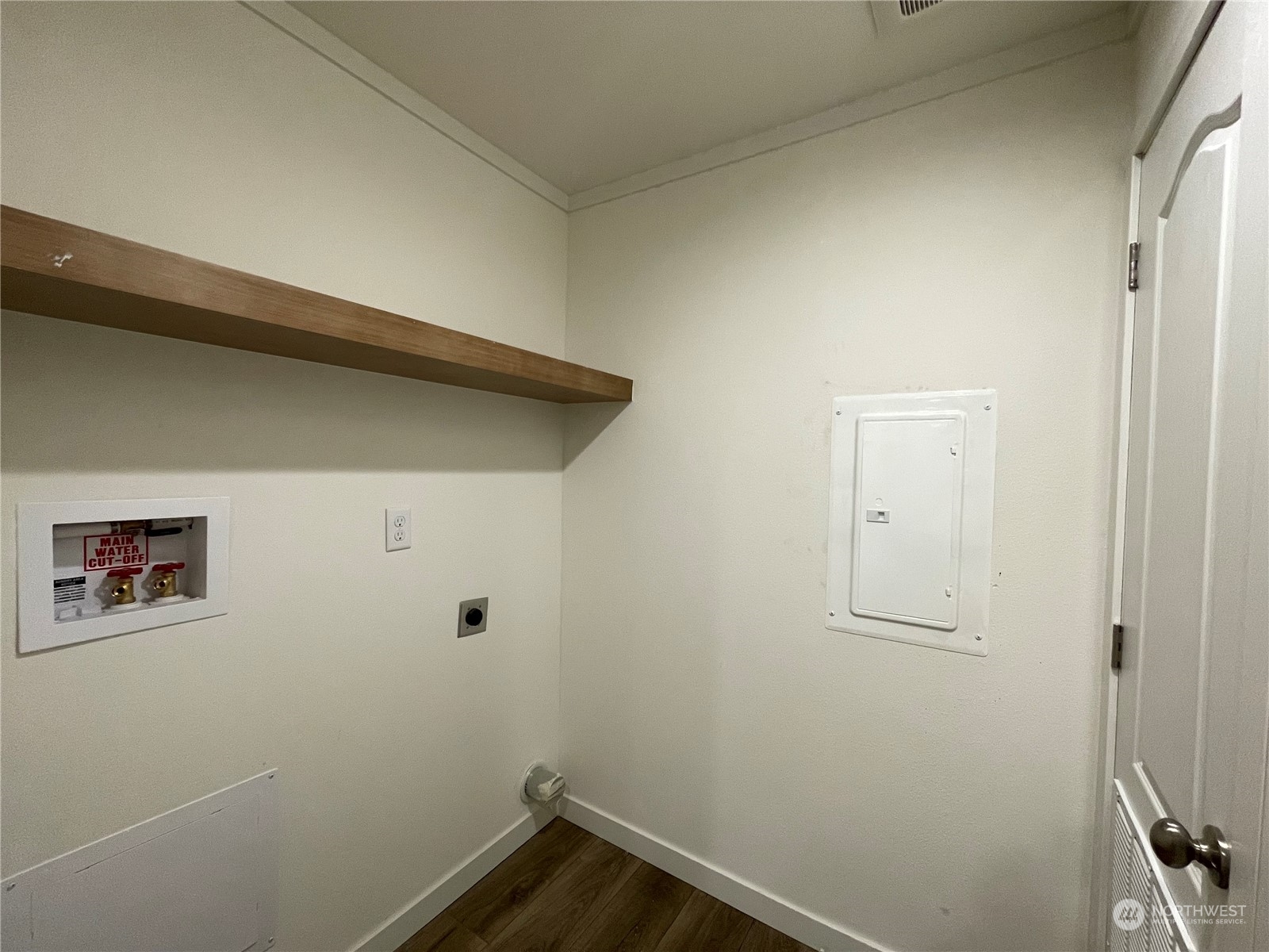 230 Bunker Creek Road Chehalis, WA 98532 - Photo 11 of 19 a view of small space with closet