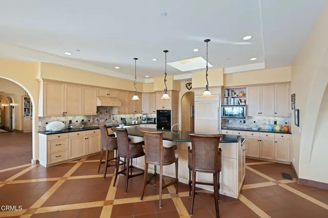 $2,750,000 | 325 North Catalina Street, Ventura, CA 93001