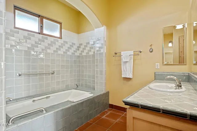 $2,750,000 | 325 North Catalina Street, Ventura, CA 93001