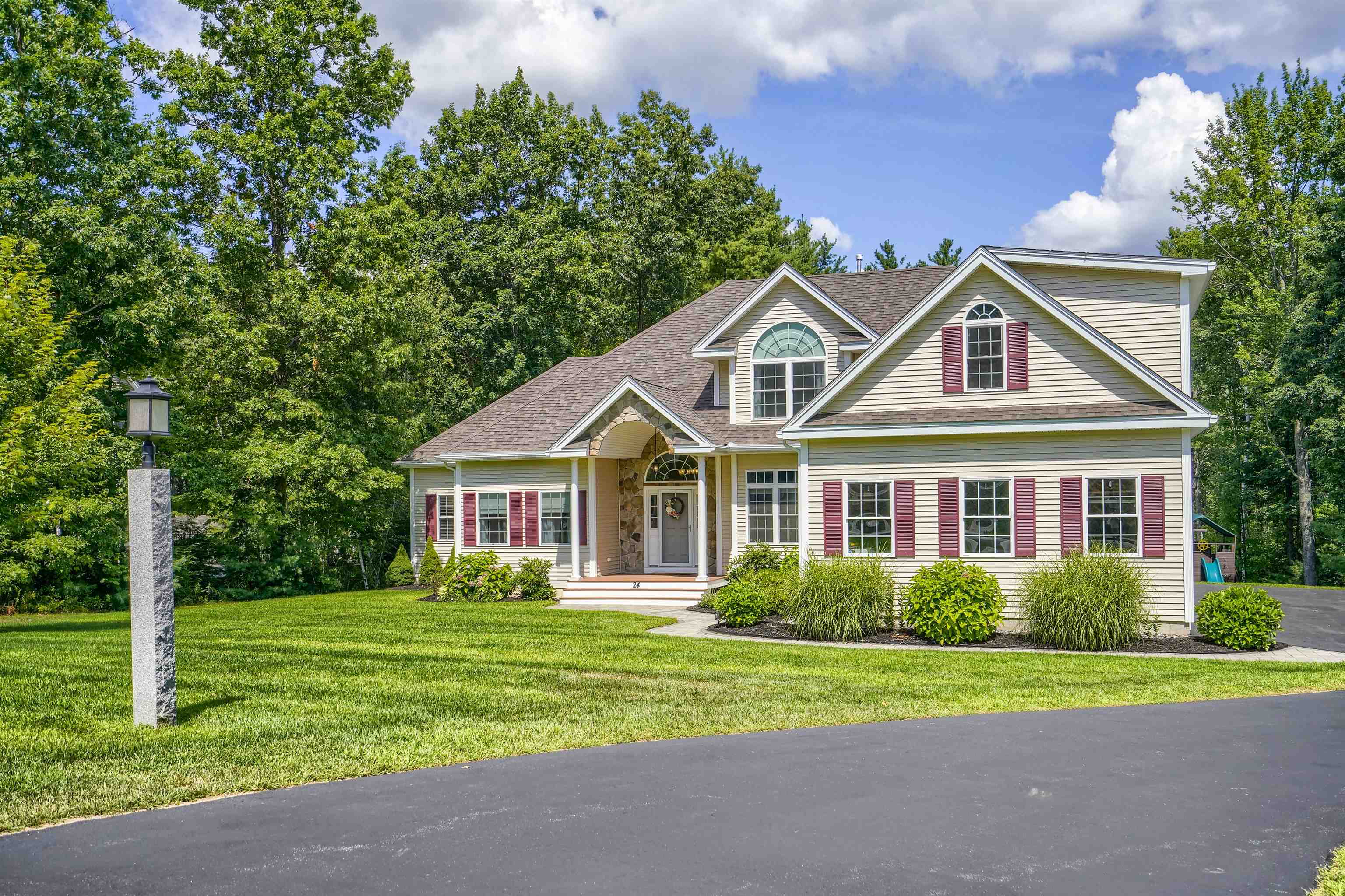 24 Post Road Hooksett, NH 03106 - Photo 3 of 40