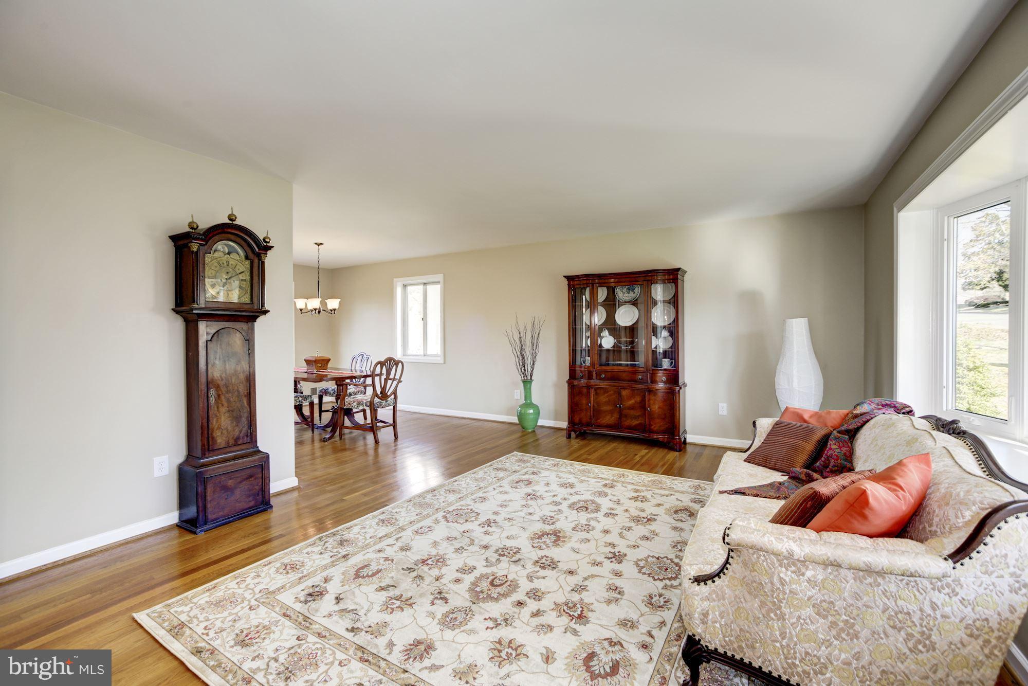 3609 Colony Road Fairfax, VA 22030 - Photo 3 of 30 Living room with bay window