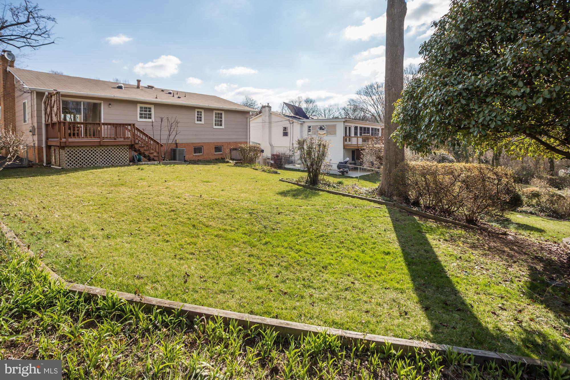 3609 Colony Road Fairfax, VA 22030 - Photo 25 of 30 Landscaping creates exterior "rooms"