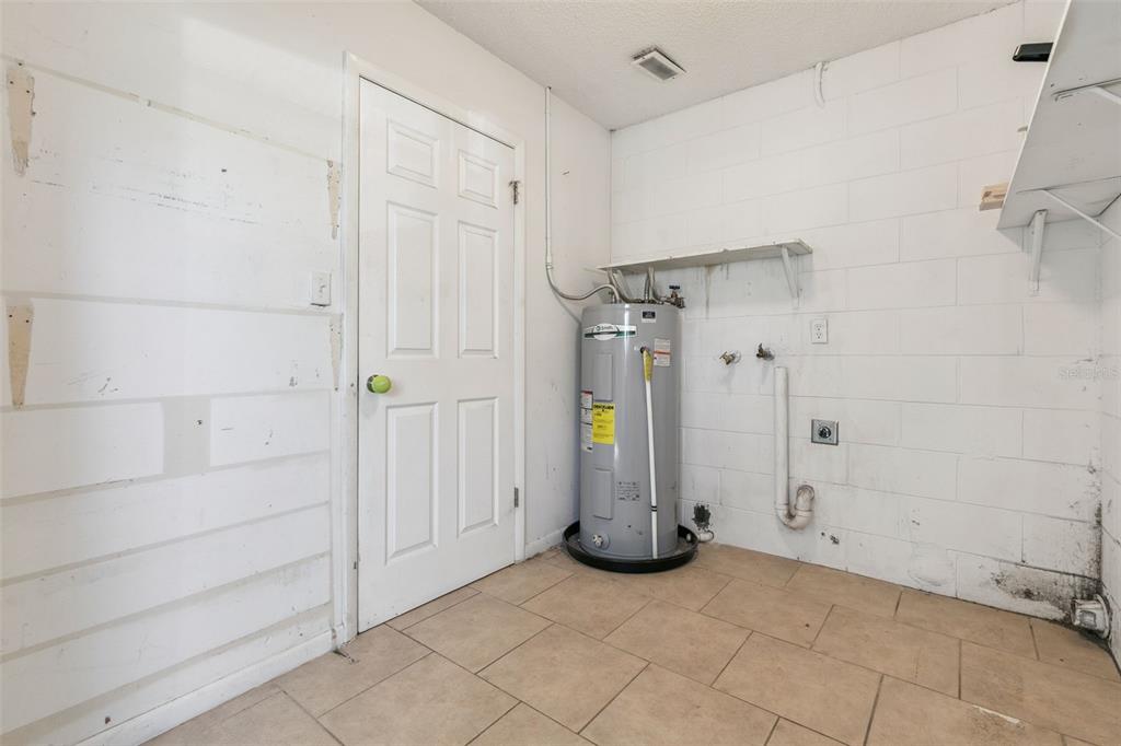 111 Amigos Road DeBary, FL 32713 - Photo 19 of 29 a view of an empty room