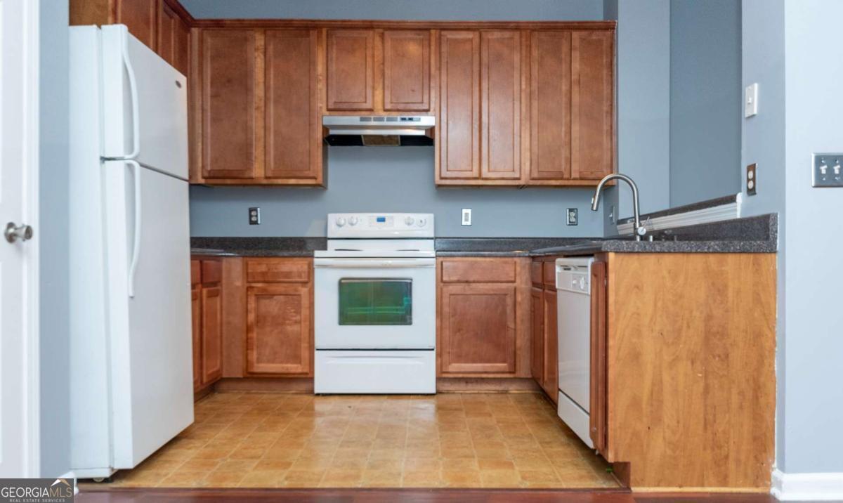 4123 Stone Trace Drive East Point, GA 30344 - Photo 15 of 24 a view of cabinets and wooden floor