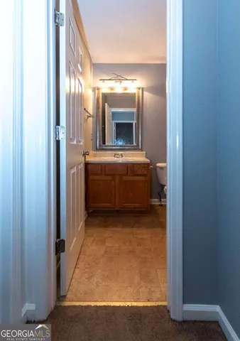 a view of livingroom with furniture