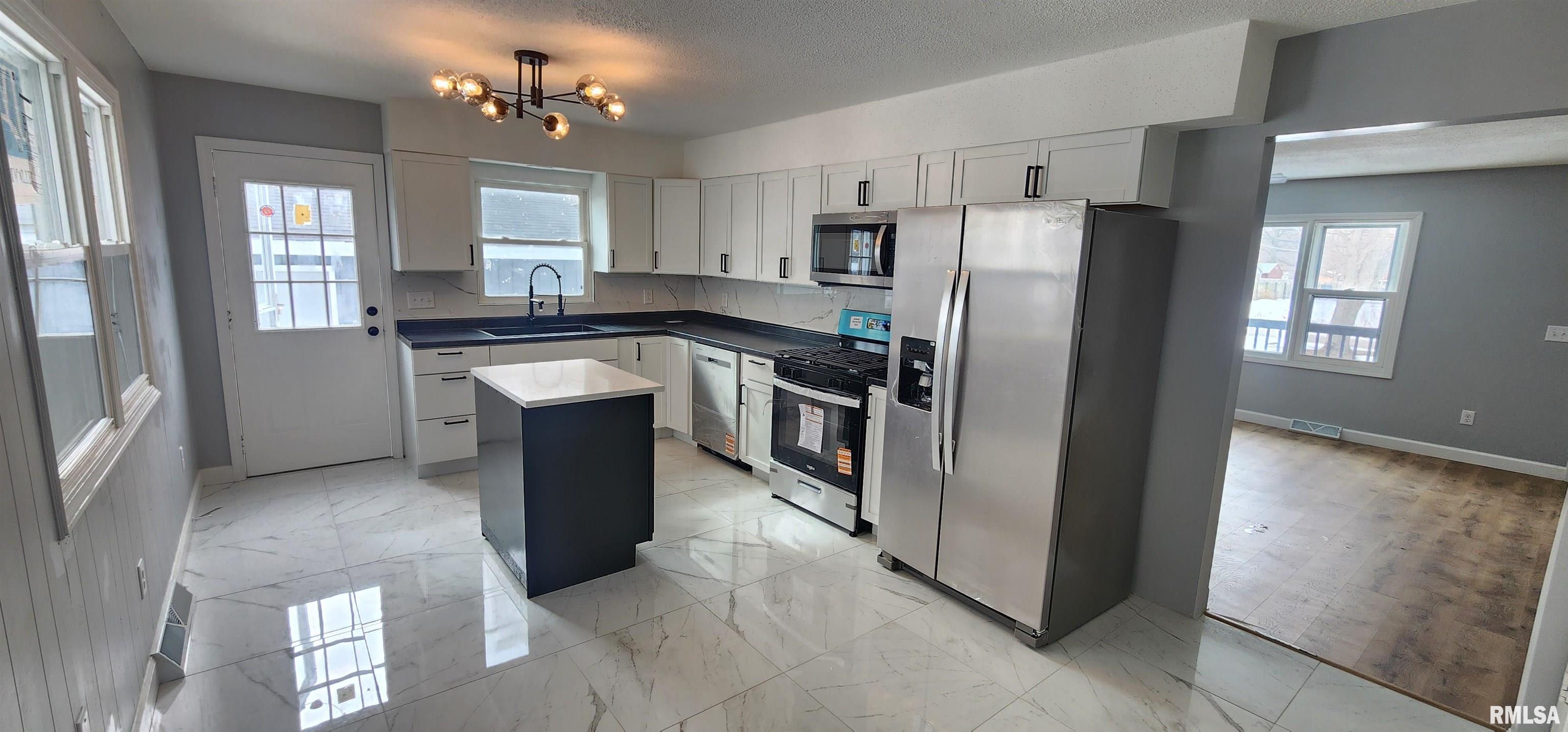 6848 Lake Service Road Rochester, IL 62563 - Photo 11 of 37