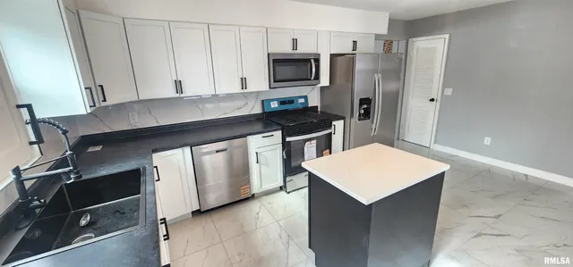 $249,900 | 6848 Lake Service Road, Rochester, IL 62563