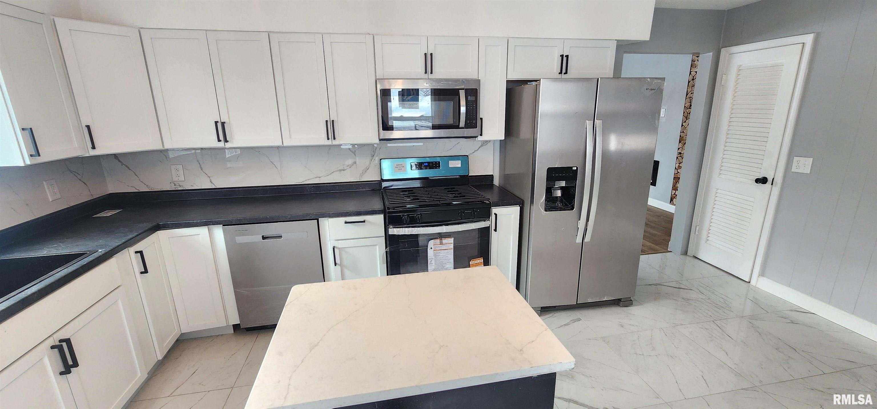 6848 Lake Service Road Rochester, IL 62563 - Photo 13 of 37