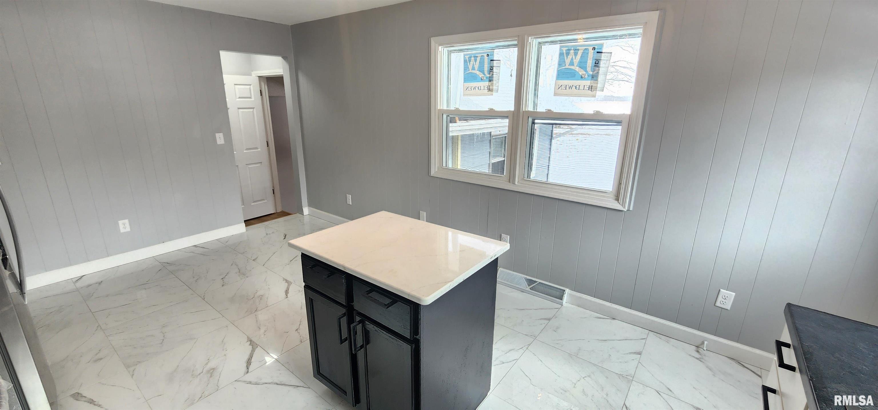 6848 Lake Service Road Rochester, IL 62563 - Photo 15 of 37