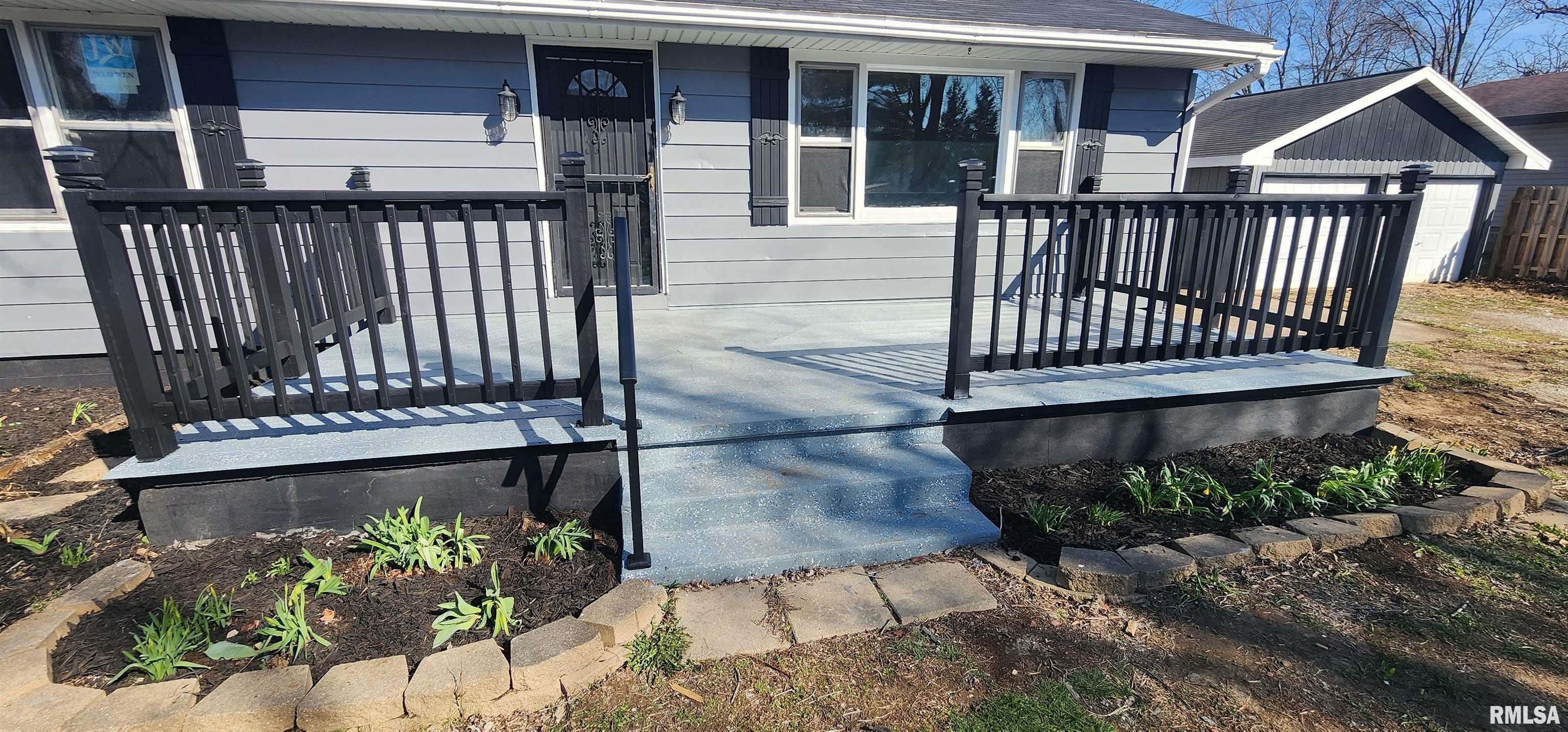 6848 Lake Service Road Rochester, IL 62563 - Photo 4 of 37