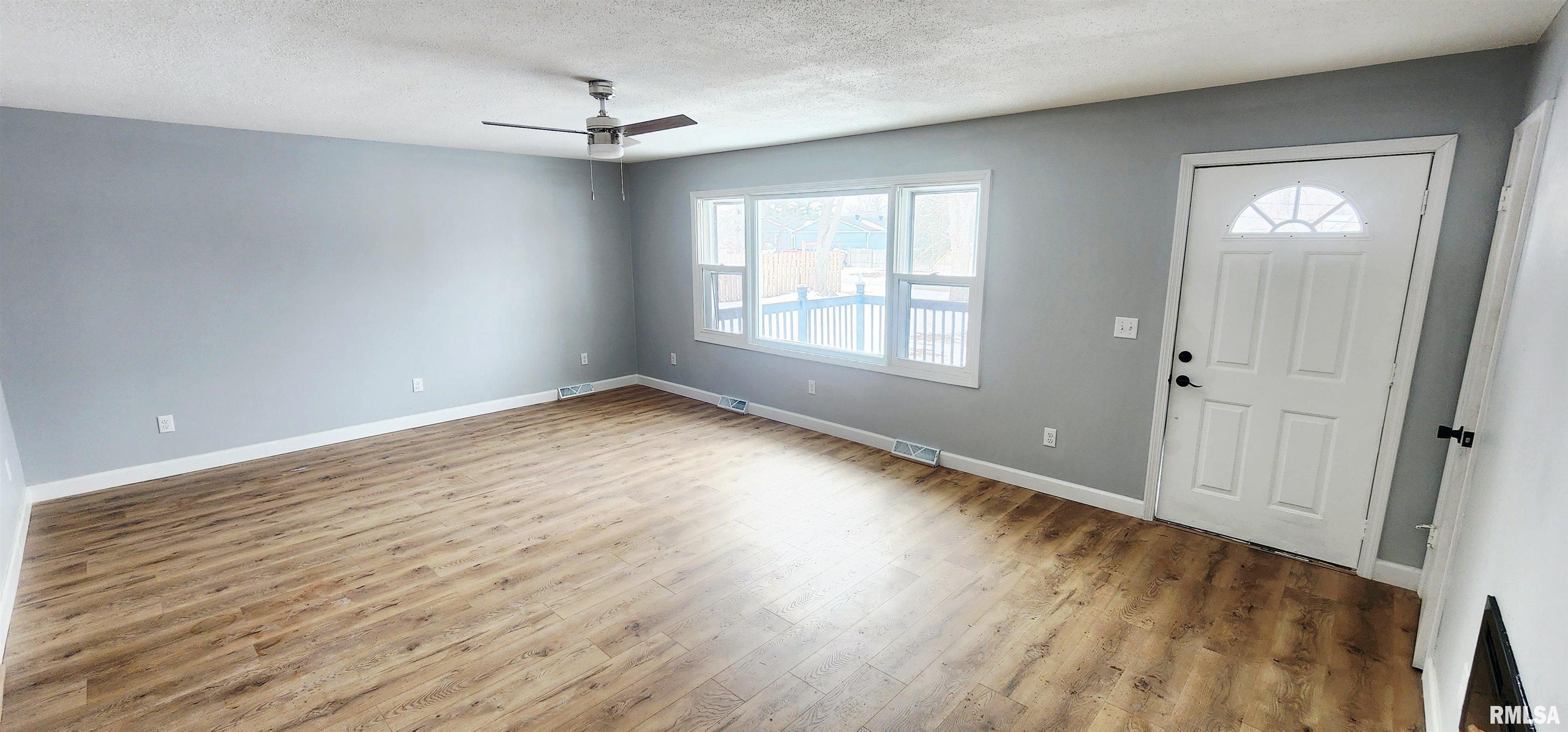 6848 Lake Service Road Rochester, IL 62563 - Photo 6 of 37