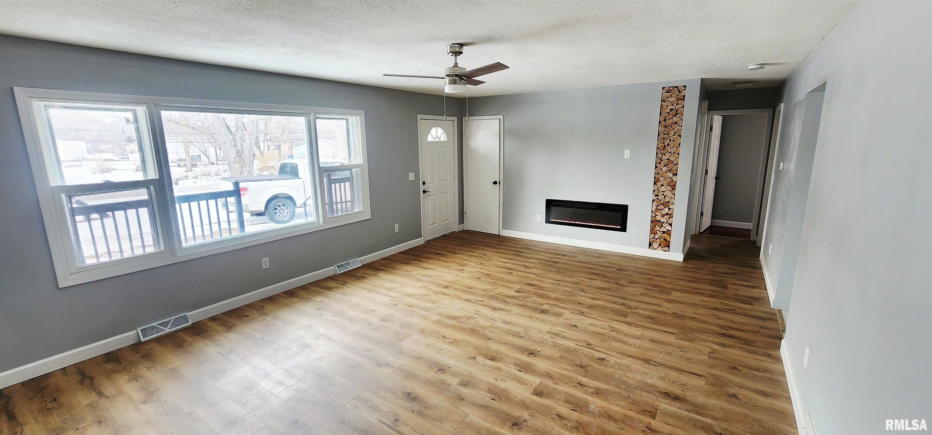 6848 Lake Service Road Rochester, IL 62563 - Photo 8 of 37