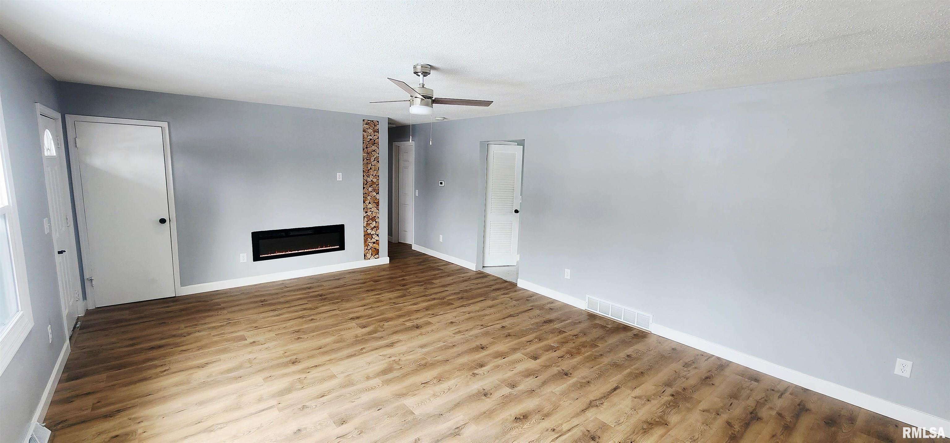 6848 Lake Service Road Rochester, IL 62563 - Photo 9 of 37