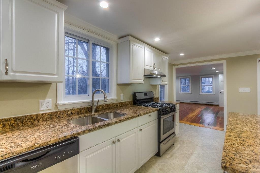 1344 Hopkinton Road Hopkinton, NH 03229 - Photo 4 of 27