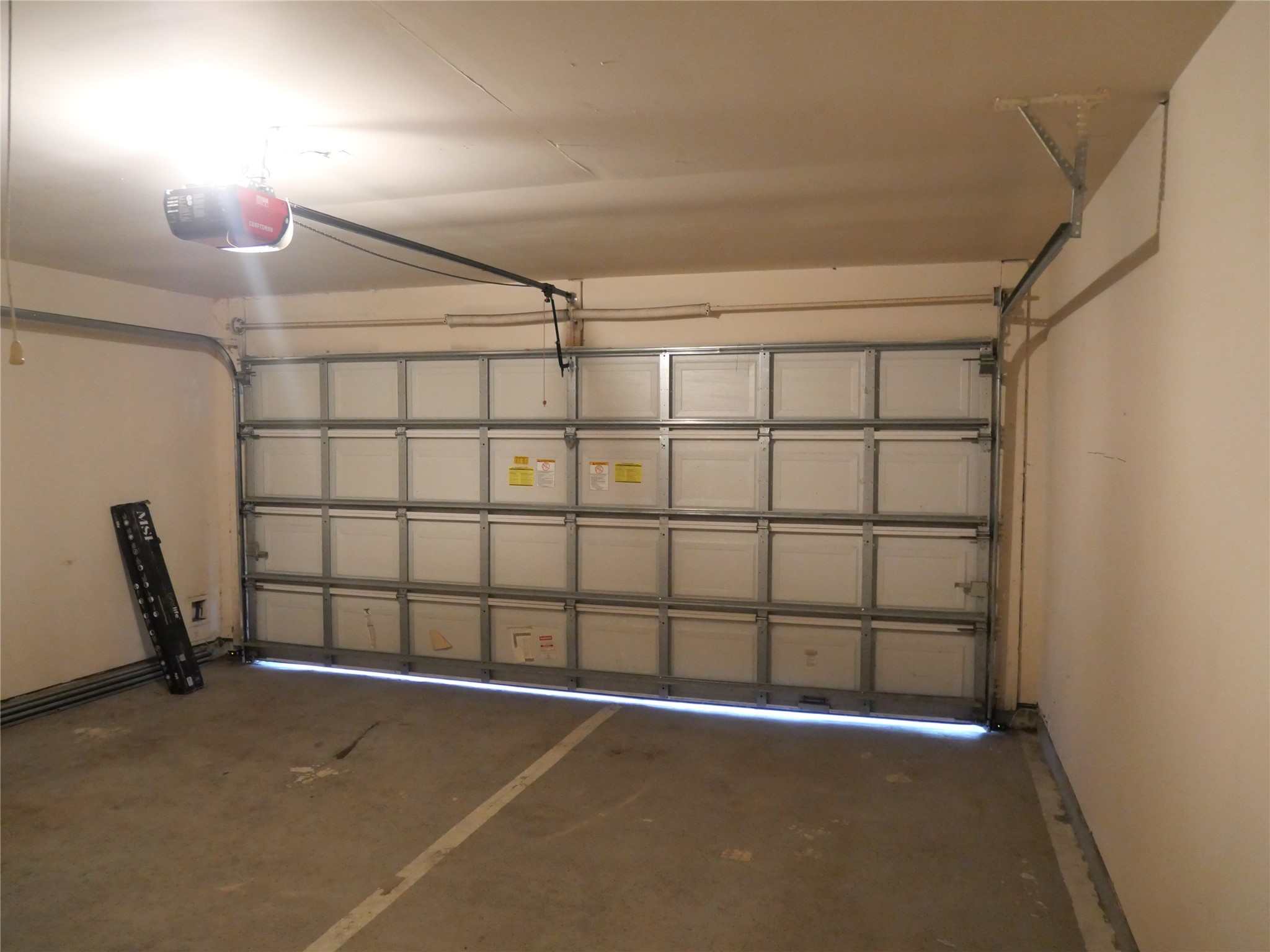 2726 Heatherwind Lane Houston, TX 77047 - Photo 26 of 27 a view of a room with windows