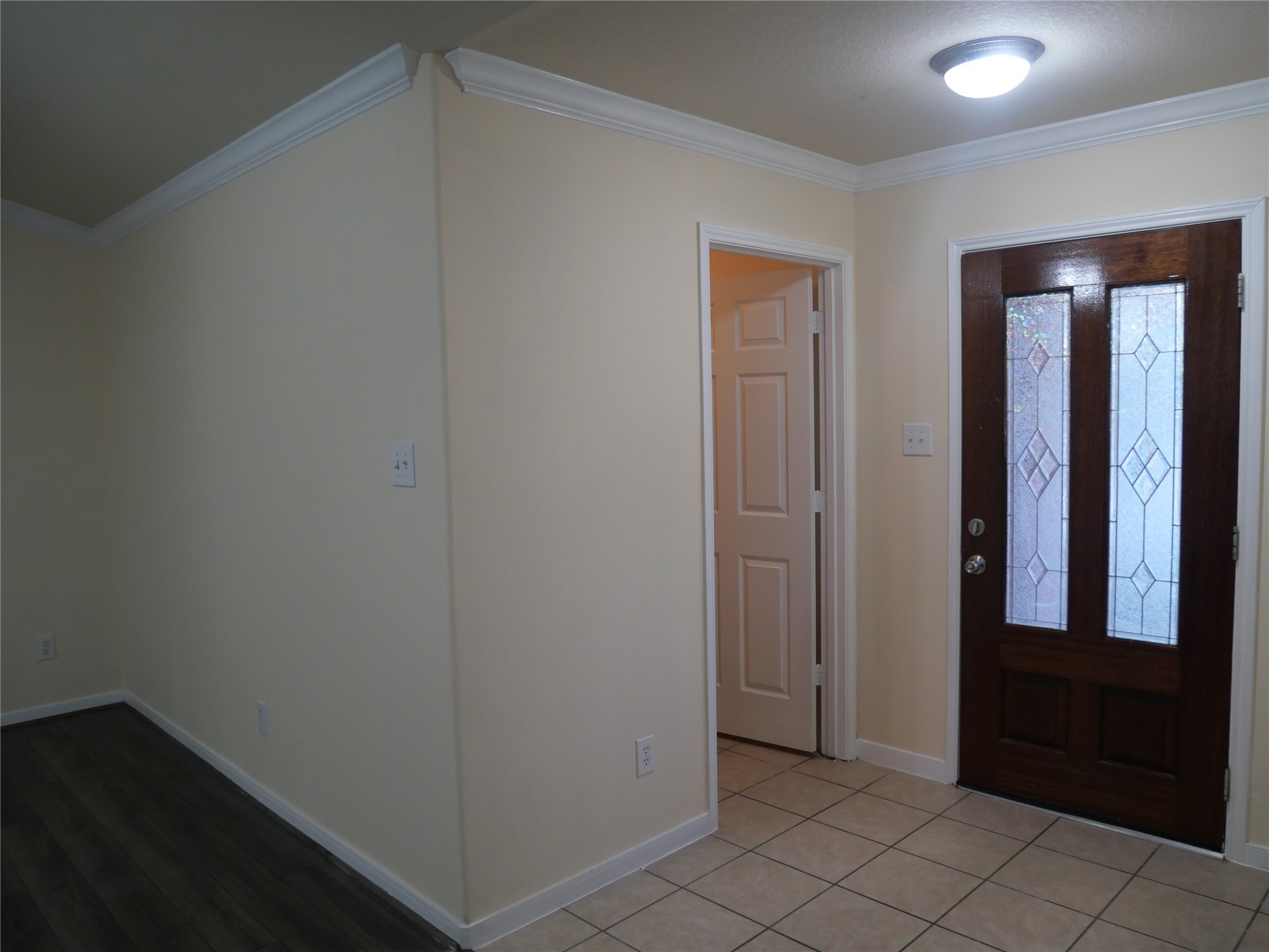 2726 Heatherwind Lane Houston, TX 77047 - Photo 3 of 27 an empty room with windows