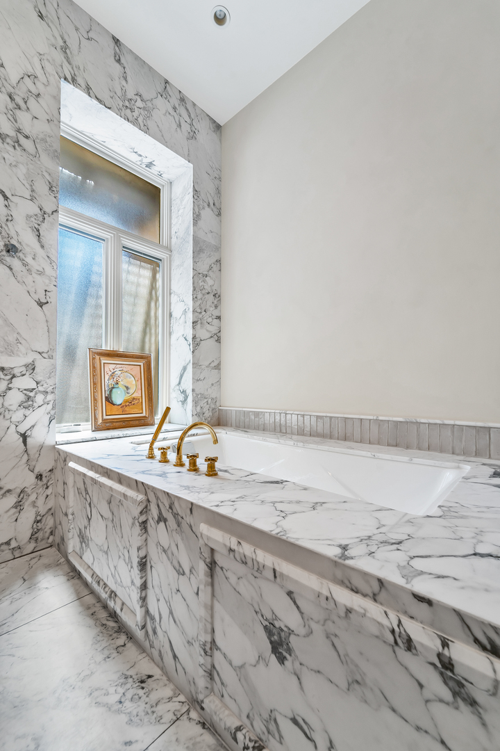 53 East Division Street Chicago, IL 60611 - Photo 32 of 79