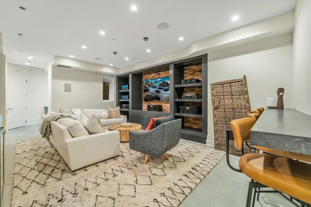 $3,999,000 | 53 East Division Street, Chicago, IL 60611