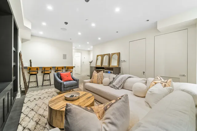 $3,999,000 | 53 East Division Street, Chicago, IL 60611