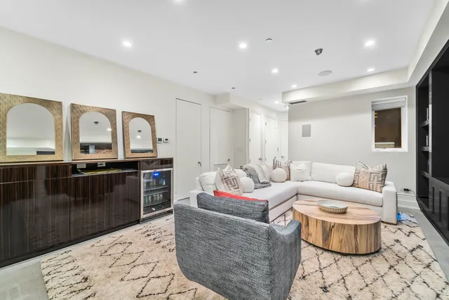 $3,999,000 | 53 East Division Street, Chicago, IL 60611