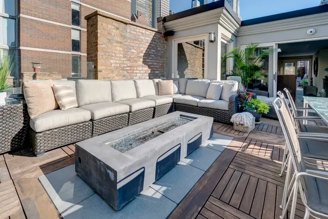 $3,999,000 | 53 East Division Street, Chicago, IL 60611