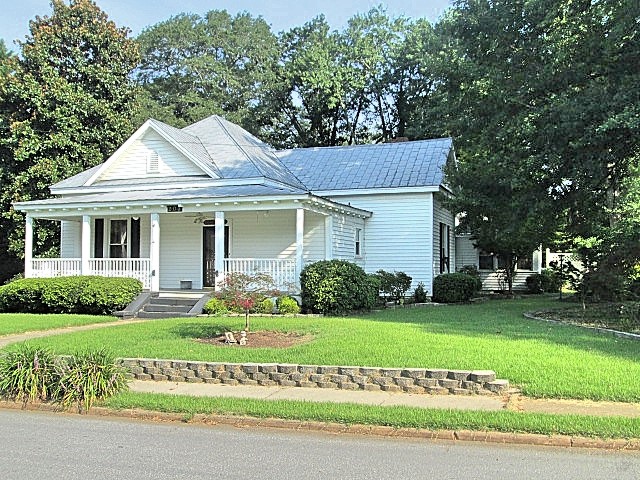 203 Roberts Street Anderson, SC 29621 - Photo 3 of 34