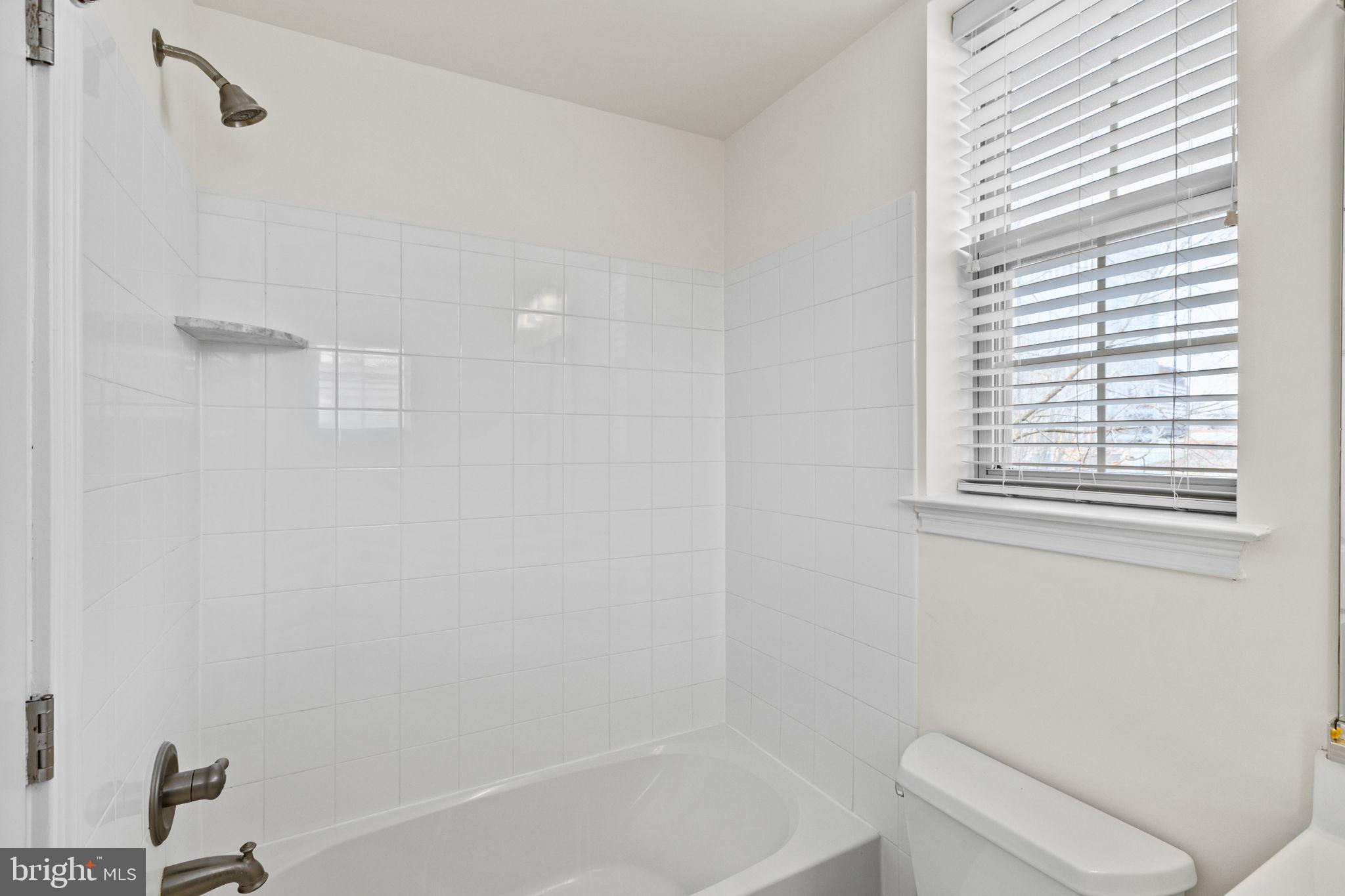 508 Governors Court Philadelphia, PA 19146 - Photo 23 of 54 a bathroom with a toilet and a bathtub