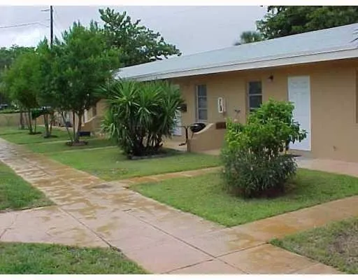 $1,395 | 1822 Dixianna Street, Unit 10, Hollywood, FL 33020