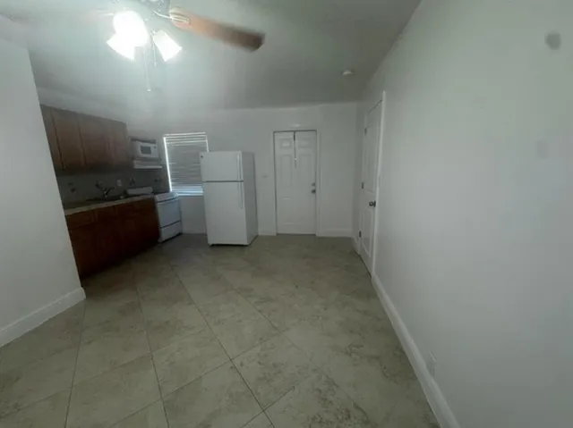 $1,395 | 1822 Dixianna Street, Unit 10, Hollywood, FL 33020