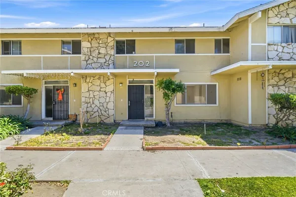 $2,695 | 202 East Clifton Avenue, Unit 3, Anaheim, CA 92805