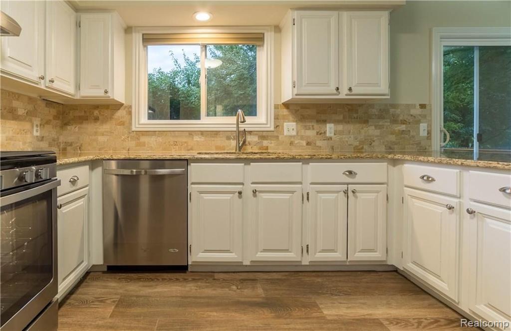 528 Hidden Ridge Drive Troy, MI 48083 - Photo 8 of 30
