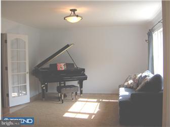 24 Yeger Road Princeton Junction, NJ 08550 - Photo 3 of 12 Living Room