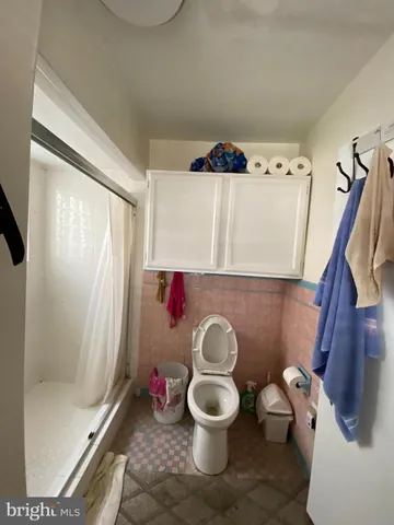 a bathroom with a toilet and a shower