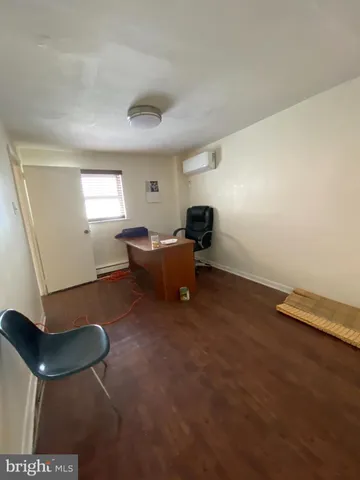 a room with furniture and air conditioner