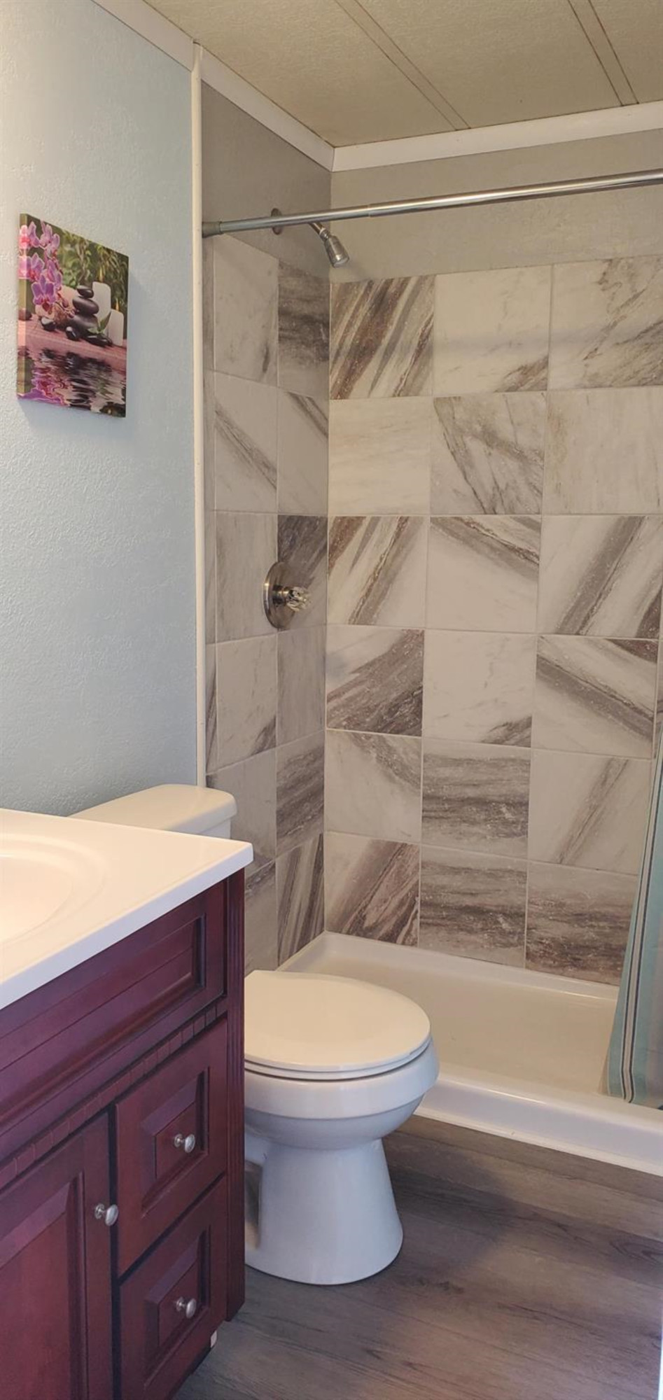 716 West 8th Street Post, TX 79356 - Photo 9 of 14 a bathroom with a granite countertop bathtub shower sink mirror and toilet